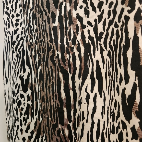 St. John Size 2‎ Black White Leopard Jacquard Sheath Dress | Like New - Picture 9 of 16
